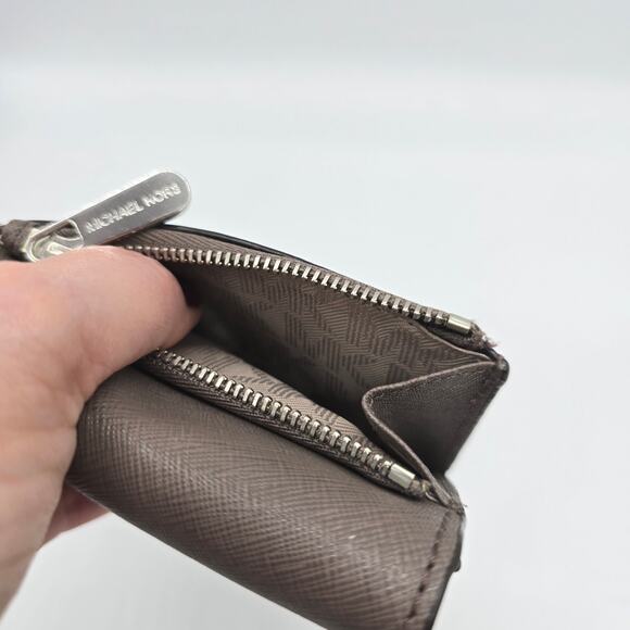 Michael Kors Wallet Saffiano Leather Jet Set Travel Flap Card Holder Taupe - Picture 4 of 9